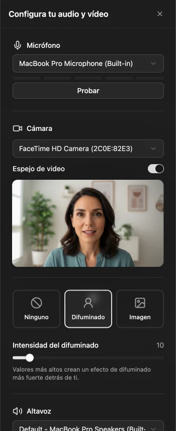 Panel de configuración de dispositivos con selección de cámara y micrófono