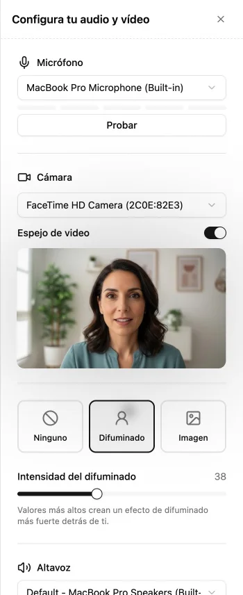Panel de configuración de dispositivos con selección de cámara y micrófono